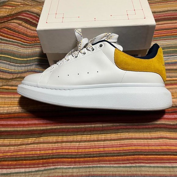 Alexander McQueen Oversized sneaker in White/Pop yellow/navy - Picture 3 of 5